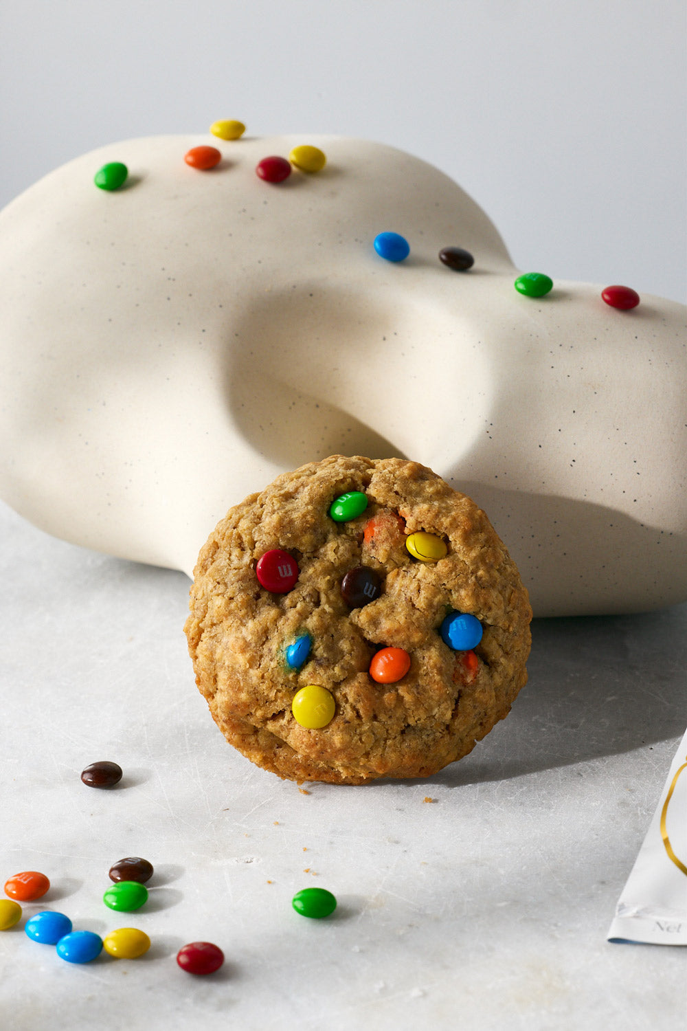 M&M COOKIE MOMSTER MEGA COOKIE