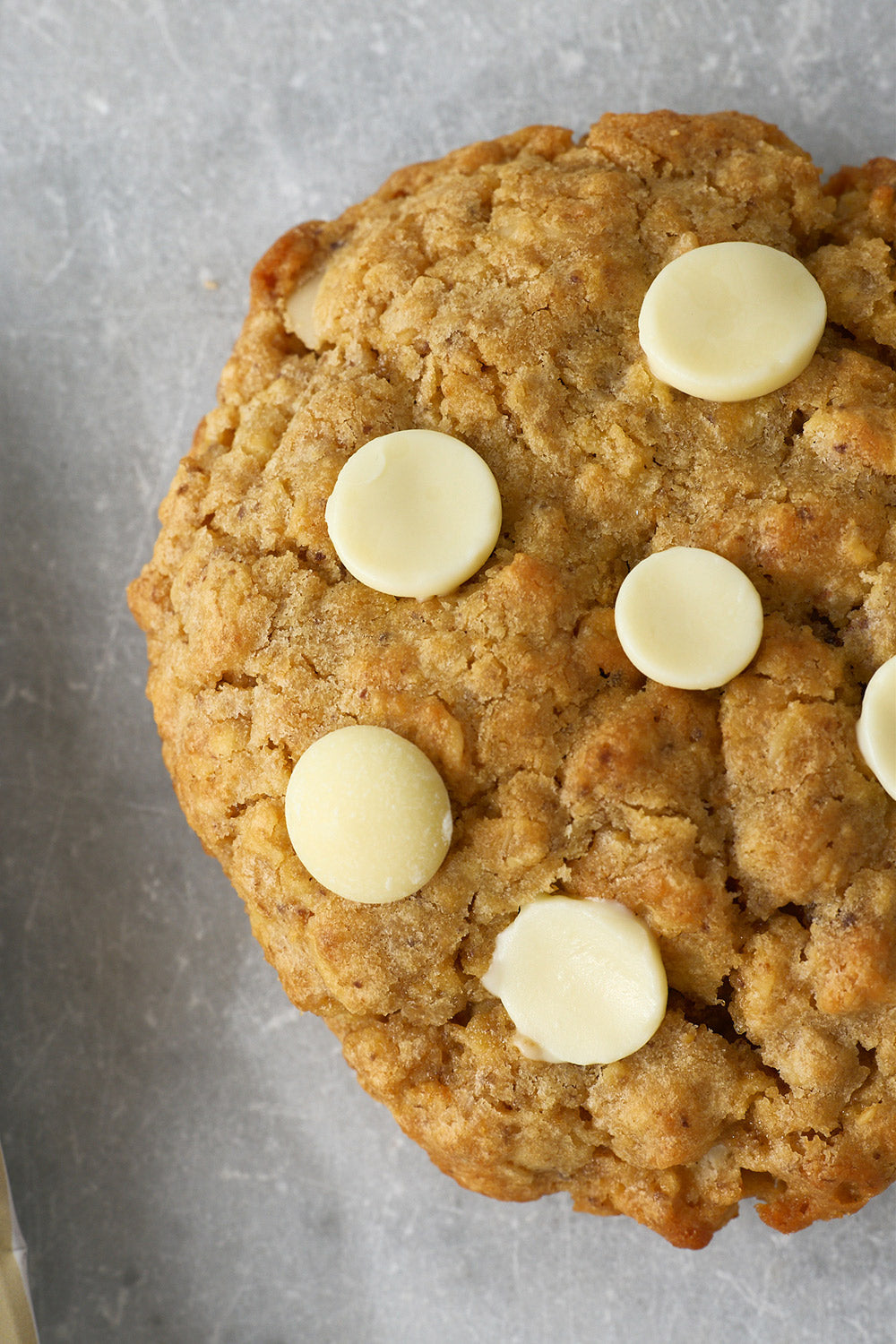 WHITE CHOC MACADAMIA MAGIC MEGA COOKIE